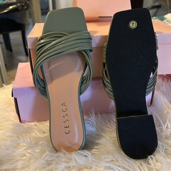 LOW HEEL SLIPPERS SIZE 7 NEW NEVER WORN - Picture 3 of 4